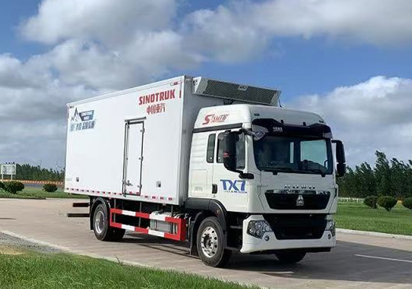 Refrigerator Truck