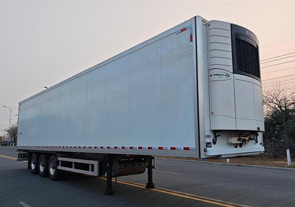 Refrigerated semi-trailer