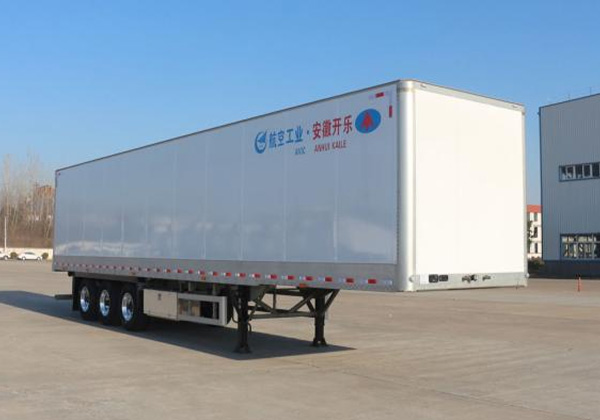 Box type transport semi-trailer