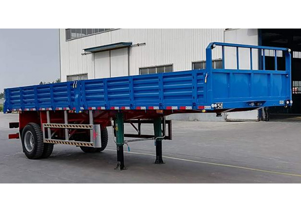 Semi-trailer with sideboards